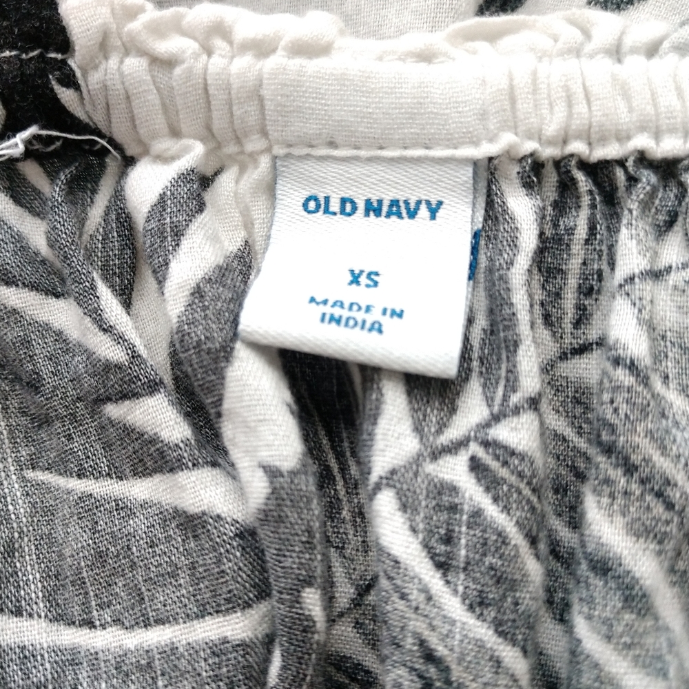 Old Navy Peasant Blouse Off Shoulder White Black Leaf Floral Print XS Chest 36" - Picture 3 of 5
